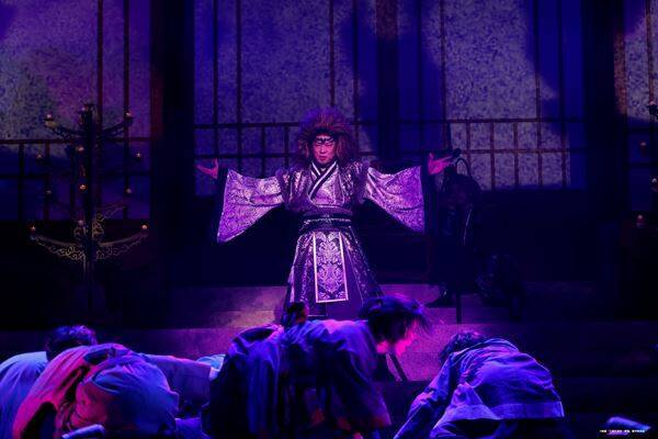 荒牧慶彦＆福澤侑、剣劇「三國志演技～曹魏」上演中　壮絶な対立劇から、歌・ダンス・ゲームの“お祭り騒ぎ”まで魅力満載