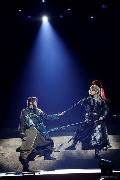 荒牧慶彦＆福澤侑、剣劇「三國志演技～曹魏」上演中　壮絶な対立劇から、歌・ダンス・ゲームの“お祭り騒ぎ”まで魅力満載