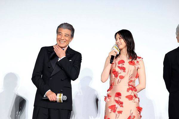 西野七瀬が舘ひろしを蔑む!? 映画『免許返納!?』舞台挨拶で明かされた爆笑の役作りと裏話を公開