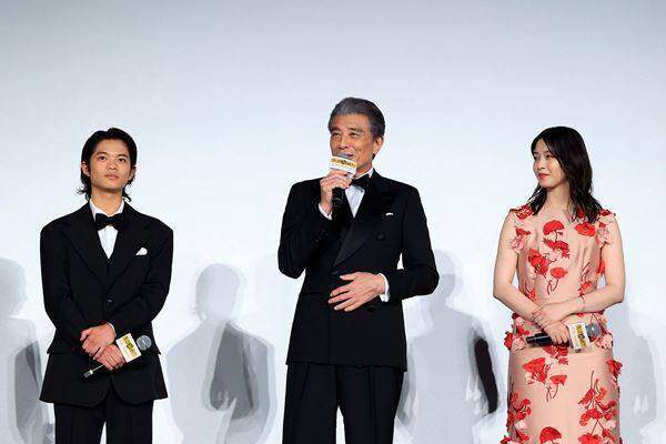 西野七瀬が舘ひろしを蔑む!? 映画『免許返納!?』舞台挨拶で明かされた爆笑の役作りと裏話を公開
