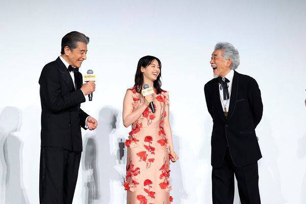 西野七瀬が舘ひろしを蔑む!? 映画『免許返納!?』舞台挨拶で明かされた爆笑の役作りと裏話を公開