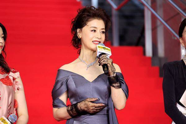 西野七瀬が舘ひろしを蔑む!? 映画『免許返納!?』舞台挨拶で明かされた爆笑の役作りと裏話を公開