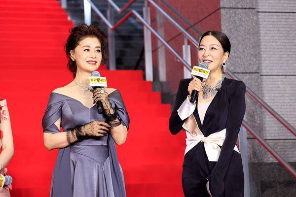 西野七瀬が舘ひろしを蔑む!? 映画『免許返納!?』舞台挨拶で明かされた爆笑の役作りと裏話を公開