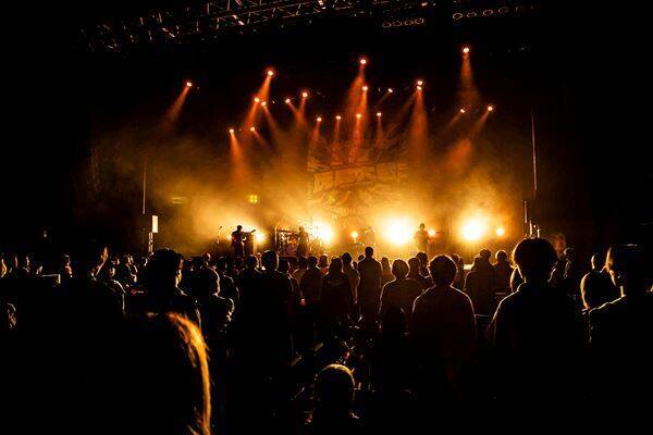 【ライブレポート】Rhythmic Toy World、所沢で2年目の『玩具大戦』開催 「すべてにリスペクトと感謝を。最高の時間にしようぜ！」豪華8組による熱演を完全レポート