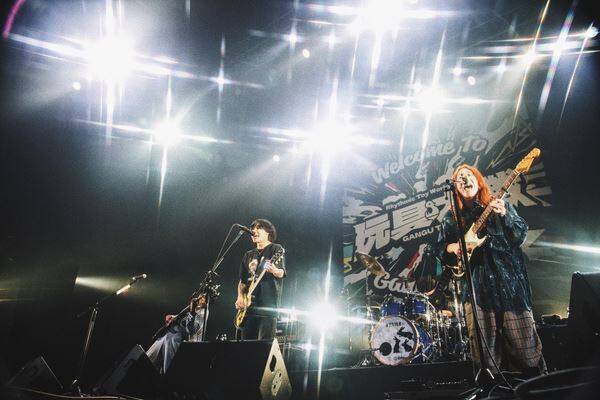 【ライブレポート】Rhythmic Toy World、所沢で2年目の『玩具大戦』開催 「すべてにリスペクトと感謝を。最高の時間にしようぜ！」豪華8組による熱演を完全レポート