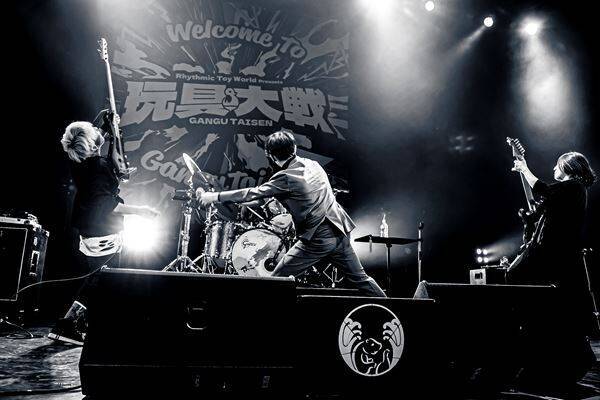 【ライブレポート】Rhythmic Toy World、所沢で2年目の『玩具大戦』開催 「すべてにリスペクトと感謝を。最高の時間にしようぜ！」豪華8組による熱演を完全レポート