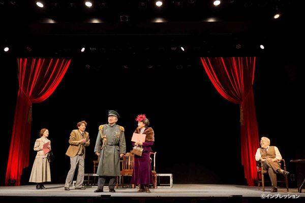 イッセー尾形ら5人が描く、笑いと哀しみが響き合う9つの物語。『チェーホフの奏でる物語』上演中