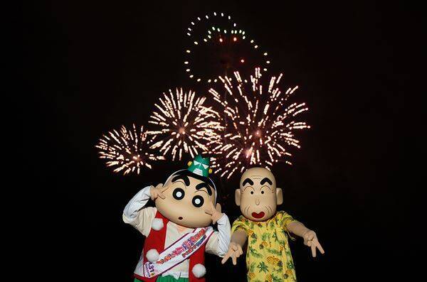 マユリカ＆野原しんのすけが秋田を満喫！ 映画公開直前キャンペーンで特別な「しんちゃん型花火」も打ち上げ