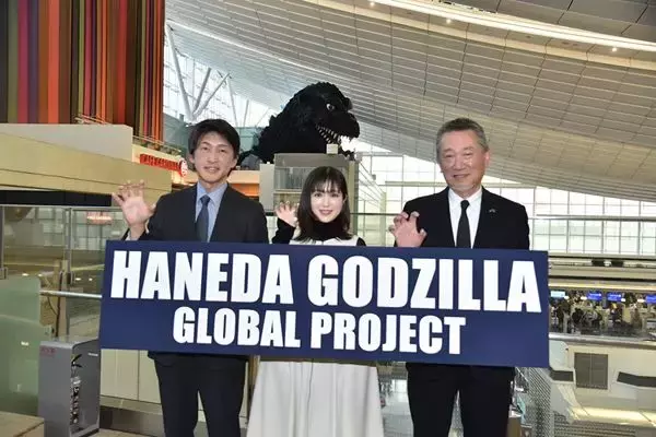世界最大級の屋内ゴジラが羽田空港に降臨！ 全長40mのド迫力スケールに福本莉子も「本当に驚きました！」