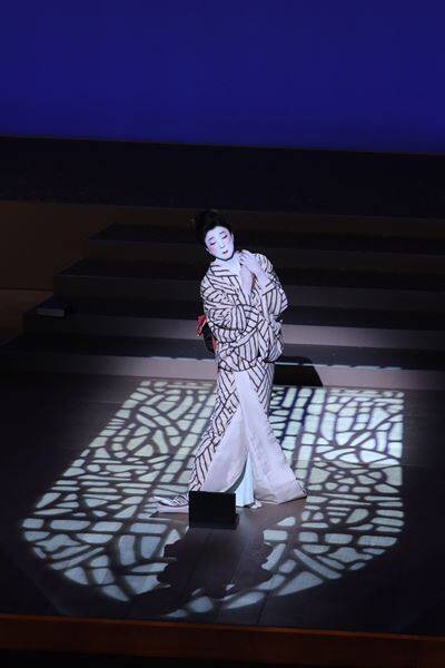 坂東玉三郎、30年ぶり新橋演舞場の本公演『長崎十二景』で共演の“テニミュ”ダンサー進藤学は「つかまりやすい」「そばにいやすい」