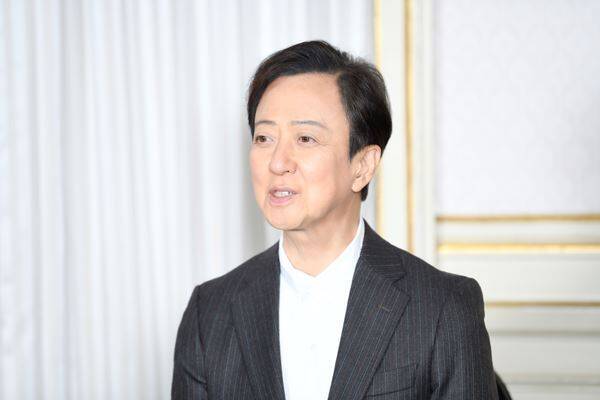 坂東玉三郎、30年ぶり新橋演舞場の本公演『長崎十二景』で共演の“テニミュ”ダンサー進藤学は「つかまりやすい」「そばにいやすい」
