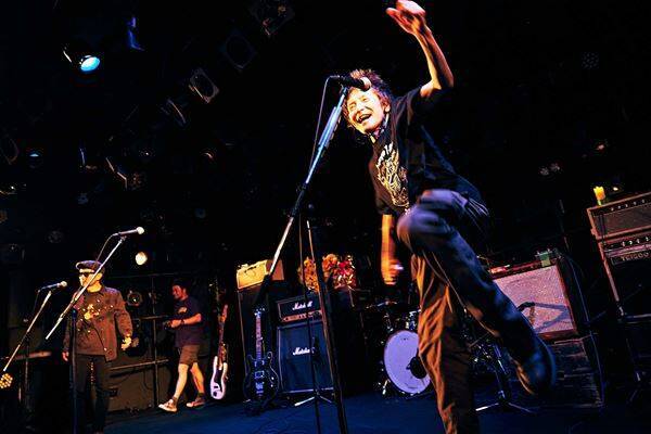 ピーズ、超満員の渋谷クラブクアトロで39周年を祝福「10年前も60年先も」と鳴らした夜