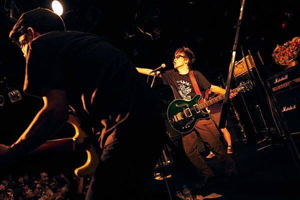 ピーズ、超満員の渋谷クラブクアトロで39周年を祝福「10年前も60年先も」と鳴らした夜