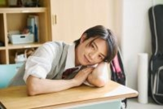 高橋恭平に岩瀬洋志がガチ告白!? 映画『山口くんはワルくない』片想いが弾ける新写真＆特別スポット公開