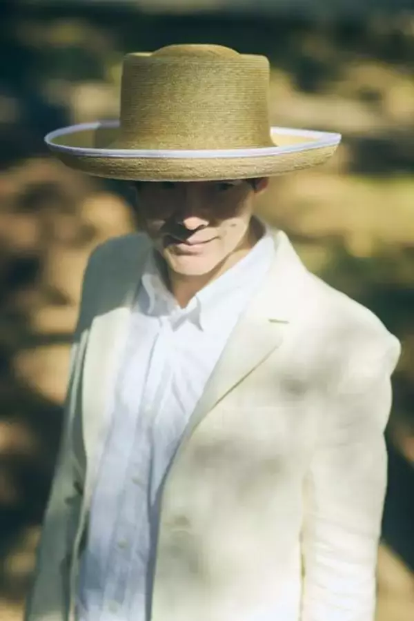 カジヒデキ、新曲「みんなでサンタにキスをした！」配信開始　ハート・ウォーミングなクリスマス・ソング