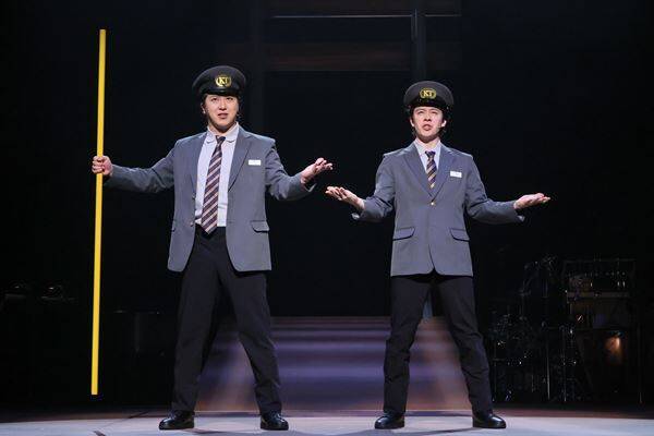 天海祐希、香取慎吾ら15名が100役以上を演じ分ける！ 三谷幸喜新作『新宿発8時15分』東京公演が開幕