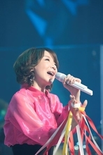 伊藤蘭、趣里との親子共演やキャンディーズ名曲を完全収録した有明ライブ映像が11月25日リリース