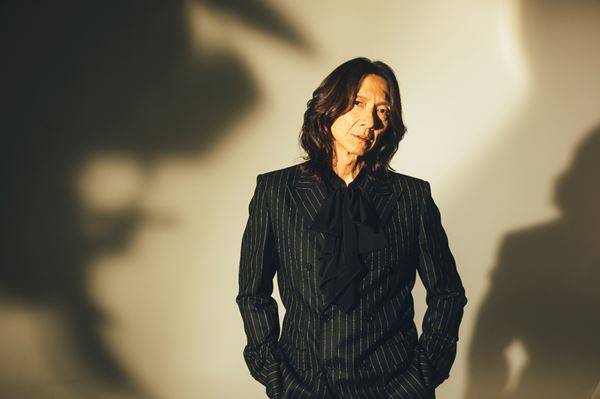 吉井和哉が語る『みらいのうた』密着撮影の舞台裏とロック・ミュージシャンとしての覚悟「カメラが回ってることで吉井和哉という役を演じていた」