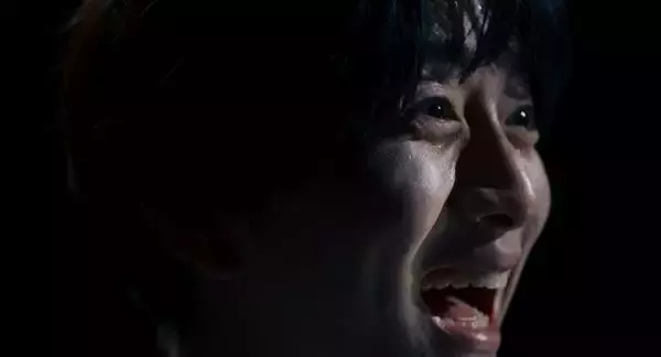 板垣李光人が泣き笑い!? 『口に関するアンケート』観客に問いかける不気味な幕間映像＆場面写真公開