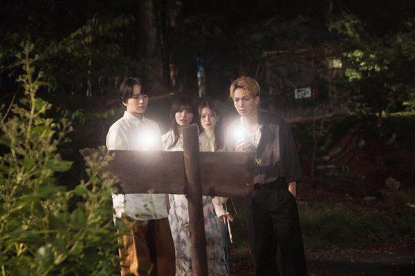 板垣李光人が泣き笑い!? 『口に関するアンケート』観客に問いかける不気味な幕間映像＆場面写真公開