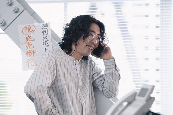 板垣李光人が泣き笑い!? 『口に関するアンケート』観客に問いかける不気味な幕間映像＆場面写真公開