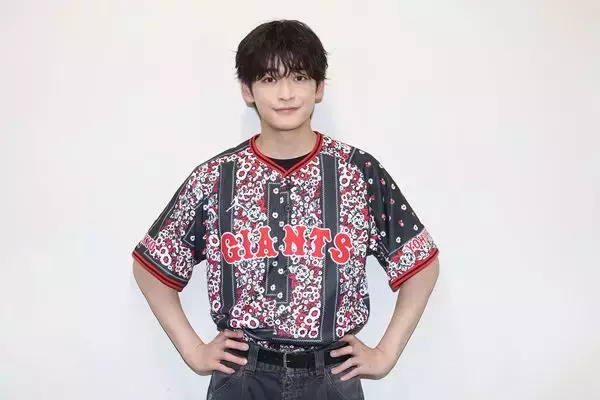 高橋文哉が東京ドーム始球式で圧巻のノーバン投球！ 映画『ブルーロック』をアピール
