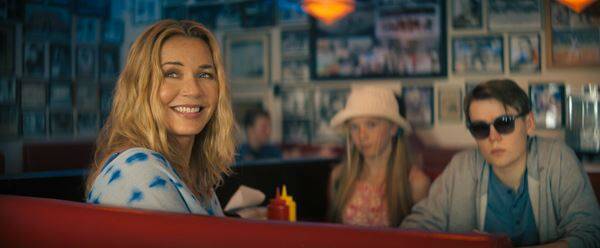 平凡な家族の裏の顔とは？ 映画『Mr.ノーバディ2』個性豊かなマンセル一家を一挙紹介