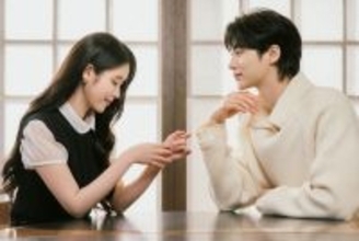 『21世紀の大君夫人』ついに最終回！ IUとビョン・ウソク“息ぴったり”のメイキング写真公開