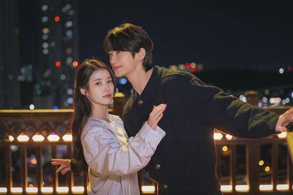 『21世紀の大君夫人』ついに最終回！ IUとビョン・ウソク“息ぴったり”のメイキング写真公開