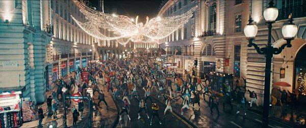 映画『BETTER MAN／ベター・マン』撮影までに5カ月を要したストリートでのパフォーマンスシーン公開