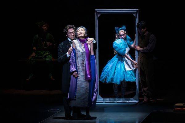 “大人になる”とは何か──舞台『ピーターとアリス』が問いかける記憶と現実