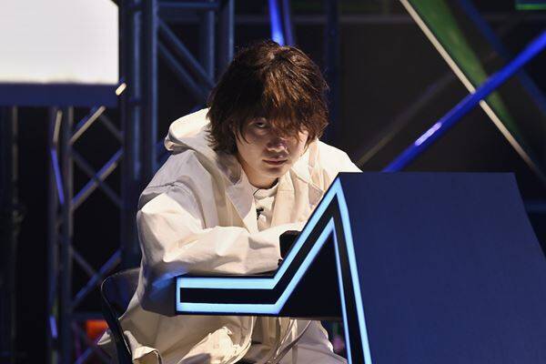 中村倫也×神木隆之介が火花を散らす！ 映画『君のクイズ』緊迫の場面写真20点を一挙公開