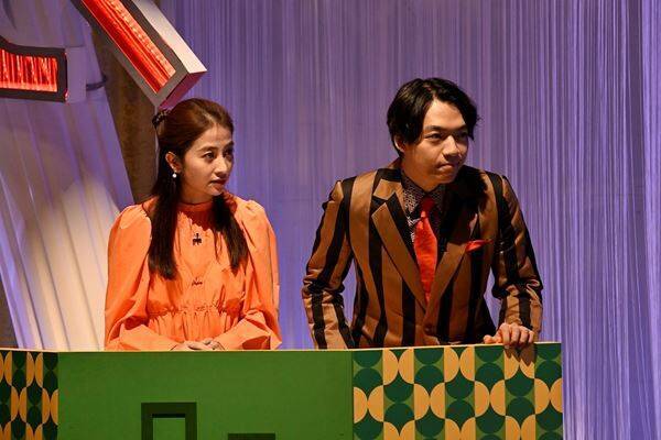 中村倫也×神木隆之介が火花を散らす！ 映画『君のクイズ』緊迫の場面写真20点を一挙公開