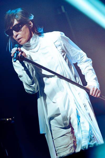 TMNETWORK、量子もつれをテーマとした衝撃の横浜アリーナ公演を観測【オフィシャルレポート】