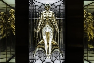 空山基、過去最大スケールの回顧展がCREATIVE MUSEUM TOKYOで開催　1970年代から現在までの代表作を網羅