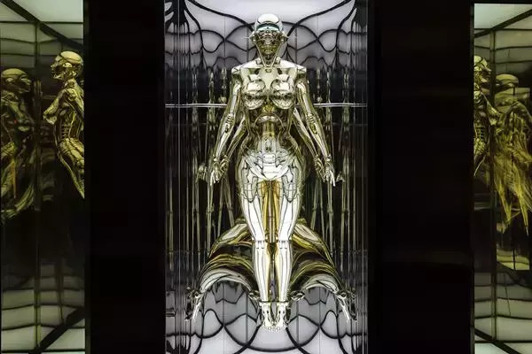 空山基、過去最大スケールの回顧展がCREATIVE MUSEUM TOKYOで開催　1970年代から現在までの代表作を網羅