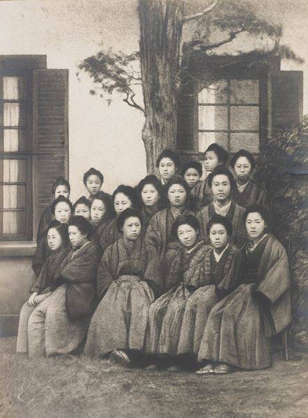 宝塚の「緑の袴」の展示も『はいからモダン袴スタイル ―「女袴」の近現代―』弥生美術館で