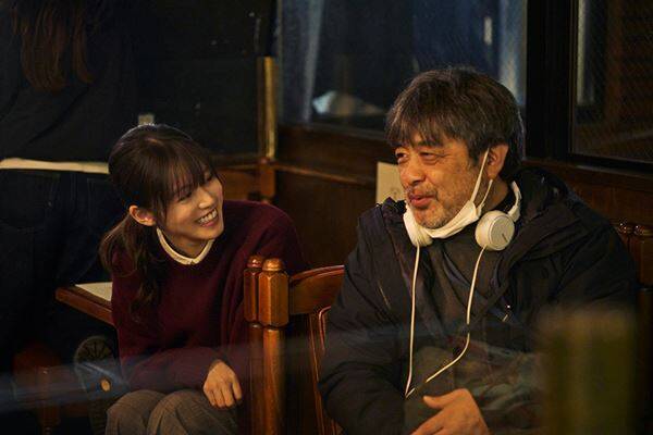松村北斗×今田美桜『白鳥とコウモリ』撮影の裏側に迫る現場レポート＆メイキング写真公開