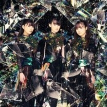 BABYMETAL、代表曲「ヘドバンギャー！！」新録リメイクバージョンの最新MV公開