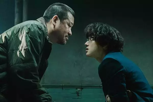 山田裕貴×佐藤二朗の競演！『爆弾』──この秋最もスリリングなサスペンス【おとなの映画ガイド】