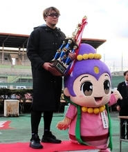 【奈良競輪・GⅢ開設記念】佐々木悠葵が逃げ切って3度目のGⅢ制覇　20日開幕のGⅠ全日本選抜（熊本）へ弾み