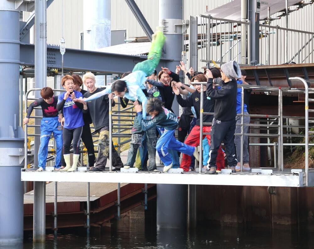 【ボートレースからつ（モーニング）一般】136期の新鋭がうれしいデビュー初勝利　水神祭では師匠の峰竜太らが盛大に祝福