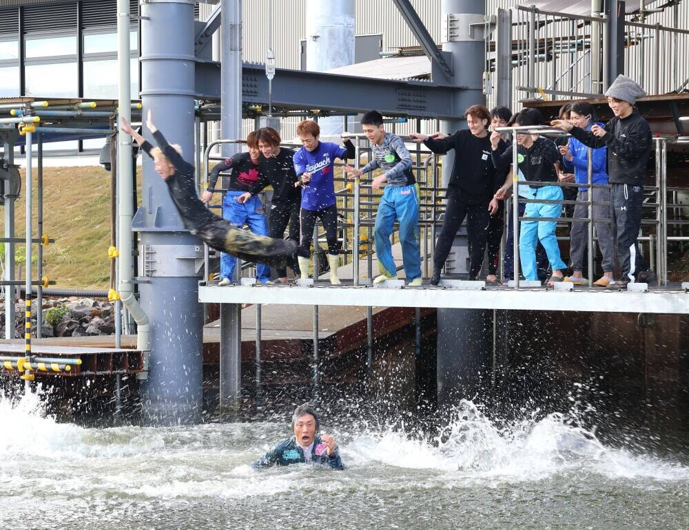 【ボートレースからつ（モーニング）一般】136期の新鋭がうれしいデビュー初勝利　水神祭では師匠の峰竜太らが盛大に祝福