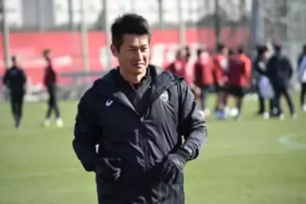 J1神戸を今季限りで退任する吉田孝行監督　新天地は清水に決定「このクラブを必ず強くしなければ」