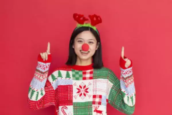 えっ…その服ダサっ　←あえて着てるんです！　クリスマスの新トレンド「アグリーセーター」ってナニ？