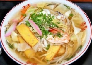 本家・長崎とは一線を画す存在? 黄金色に透き通るスープの「八幡浜ちゃんぽん」 とは 【愛媛県】