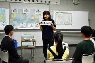 「信じること」「楽しむこと」が未来を変える ヴィクトリーナ姫路の名通訳が中高生にエール