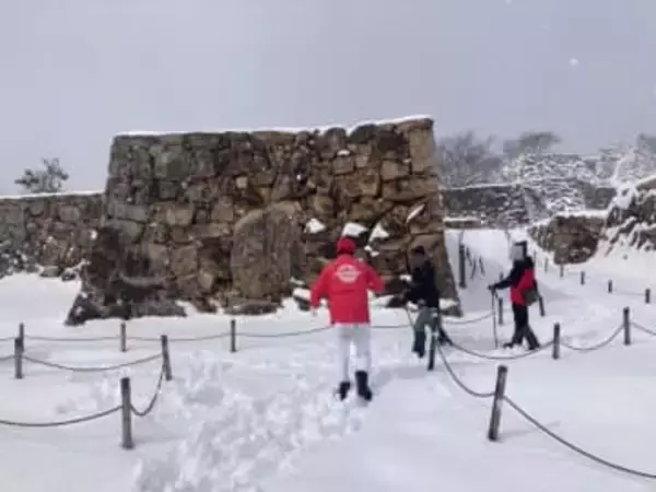 “天空の城”冬も登れることに　期間限定ガイドツアー　兵庫・朝来