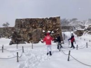 “天空の城”冬も登れることに　期間限定ガイドツアー　兵庫・朝来