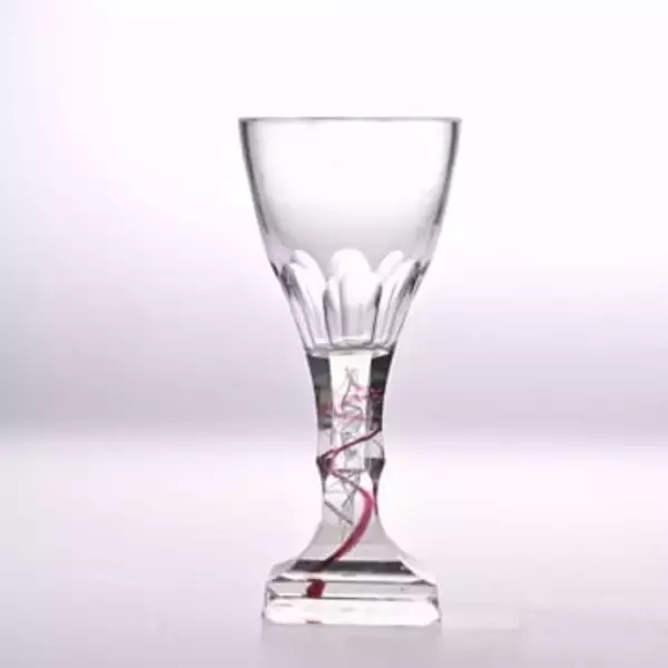 江戸時代の「びいどろ」から精妙な装飾の杯、ビーカー、義眼まで　神戸市立博物館「ガラスとともに」